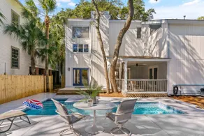 Live Oak Retreat sleeps 8 - Image 2