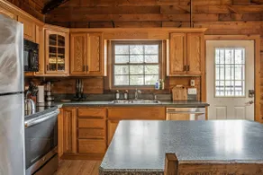 @TheBridgeChalet Log Cabin .5 miles to Hunter 3BR - Image 4