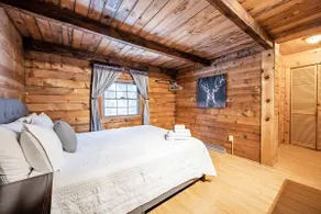 @TheBridgeChalet Log Cabin .5 miles to Hunter 3BR - Image 5