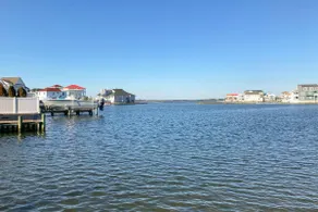 Fenwick Waterfront: Rooftop Views & Private Dock - Image 2