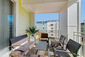 Cozy Back Bay Condo with Pool & Gym access! - Image 2