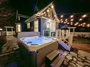 Amazing Victorian 4BR w/Hot Tub 5 Min to Downtown - Image 4