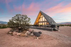 The Sage House: Sleeps 16 with incredible views! - Image 2