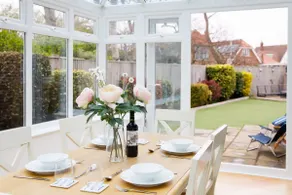 Modern & stylish seaside family home - Image 5