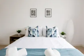 Modern & stylish seaside family home - Image 2