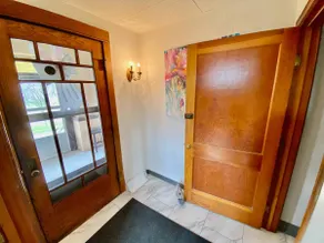 Lovely 2 bedroom just a few blocks from the square - Image 3