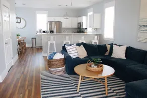 2 mins to beach, Poolside + Hot Tub, Fully Stocked - Image 2