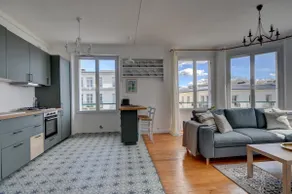 Beautiful apartment - View of the harbor, garden and castle - Image 3