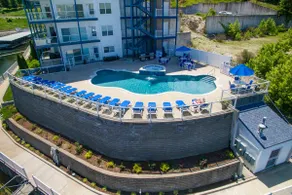 Boat Slip, Pools! Waterfront Lake Ozark Condo - Image 2