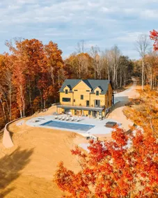 Secluded luxury lodge with heated swimming pool - Image 3