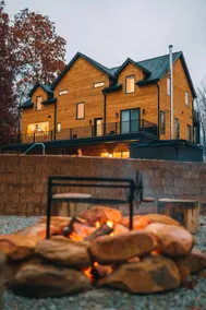 Secluded luxury lodge with heated swimming pool - Image 5