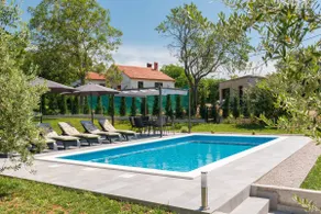 Holiday House OLIVE GROVE with pool and garden - Image 5