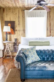 IN TOWN | Soaking Tub + Escape for Two | The Bybee - Image 4