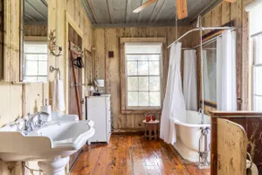 IN TOWN | Soaking Tub + Escape for Two | The Bybee - Image 5