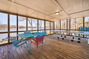 Lakefront Fort Towson Home: Private Dock & 3 Decks - Image 2