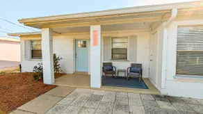 Cheerful Beach Bungalow next to the Ocean - Image 3