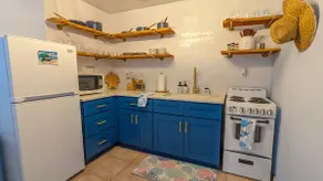 Cheerful Beach Bungalow next to the Ocean - Image 4