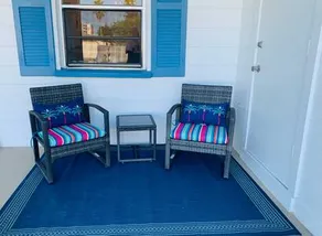 Cheerful Beach Bungalow next to the Ocean - Image 5