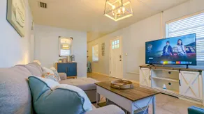 Cheerful Beach Bungalow next to the Ocean - Image 2
