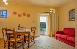 Gorgeous Apartment In Lamporecchio With Wifi - Image 3