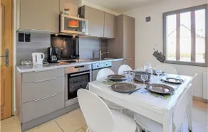 3 bedroom lovely home in Héricourt-en-Caux - Image 4