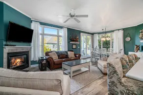 Updated Main Floor Condo at Pool and Beach - Image 4