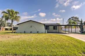 Bright Venice Home with Yard Less Than 4 Miles to Beach! - Image 3