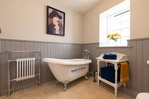 2C Luxury self-catering holiday apartment - Image 4