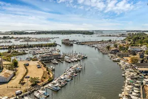 Mystic Pet Friendly Retreat -Easy walk to Downtown - Image 4