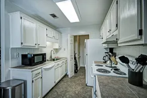 Lovely Two Bedroom Getaway Near the Reservoir - Image 3