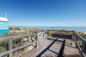 Bonbeach Bliss: Contemporary Waterfront Living - Image 3