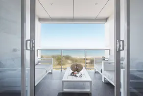 Bonbeach Bliss: Contemporary Waterfront Living - Image 2