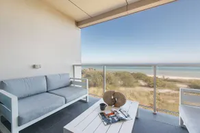 Bonbeach Bliss: Contemporary Waterfront Living - Image 5