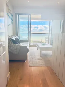 Bonbeach Bliss: Contemporary Waterfront Living - Image 4