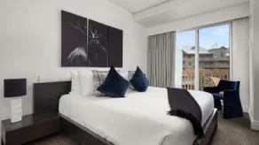 Luxurious Two-Bedroom Ski-in/Ski-out Condo - Image 3