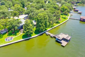 Stunning Lakefront Malakoff Home w/ Dock & Deck - Image 3