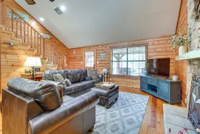 Hot Tub: Luxe Lake Livingston Cabin in Cape Royale - Image 4