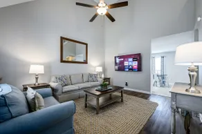 Quiet 4BR Split-Level Near LakePoint & Hospital - Image 3