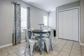 Quiet 4BR Split-Level Near LakePoint & Hospital - Image 4