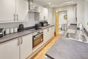 Host & Stay - Clifton House - Image 2