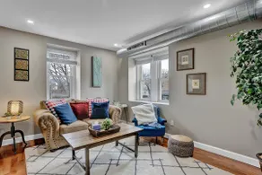 Cheerful Chestnut Hill 2 BR/1.5 BA/Private Deck - Image 2