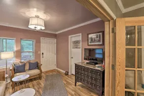 Renovated Home w/ Screened-In Patio on Hwy 90! - Image 5
