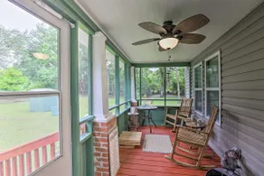 Renovated Home w/ Screened-In Patio on Hwy 90! - Image 2