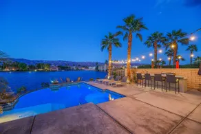 Lakefront Dream: Misters and The Best Corner Lot on the Lake! EV! - Image 4