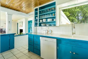 Peaceful Beachfront Getaway w Sweeping Water Views - Image 3