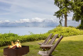 Peaceful Beachfront Getaway w Sweeping Water Views - Image 2