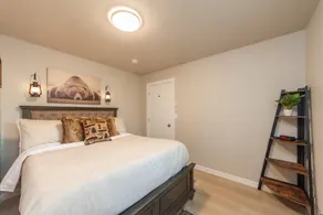 Comfortable Duplex Unit - Beautiful Lake Views - Image 4