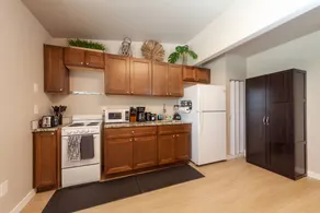 Comfortable Duplex Unit - Beautiful Lake Views - Image 3