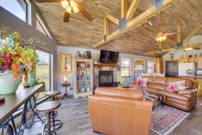 Incredible Log Home: 1 Mile from Lake Tenkiller - Image 5