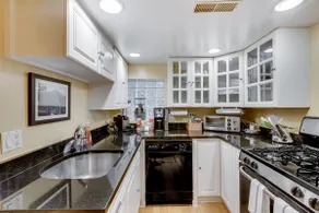 2 Cozy Bedrooms In a Hidden Wicker Park Gem! - Image 5
